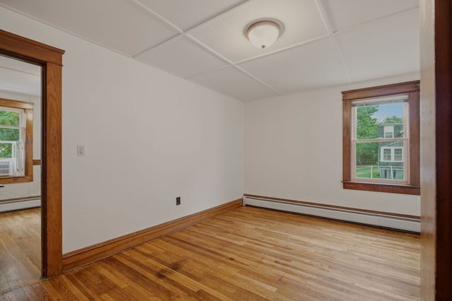 22 South Avenue, Tiverton, RI 02878