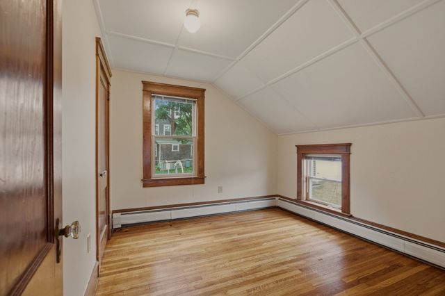 22 South Avenue, Tiverton, RI 02878