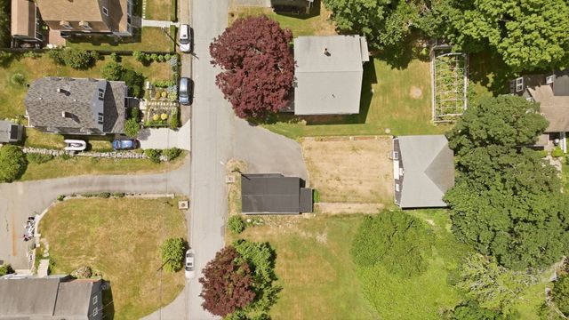 22 South Avenue, Tiverton, RI 02878