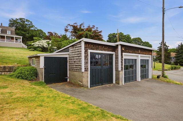 22 South Avenue, Tiverton, RI 02878