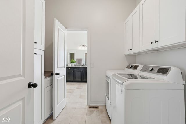 3895 Stonington Place, Zionsville, IN 46077