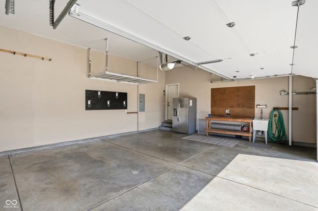 3895 Stonington Place, Zionsville, IN 46077