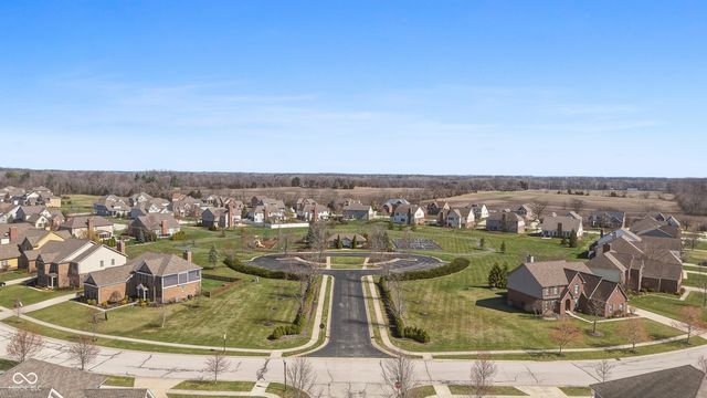 3895 Stonington Place, Zionsville, IN 46077