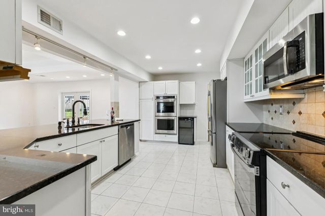 13140 MADONNA LN, Fairfax, VA 22033