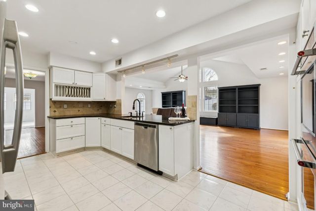 13140 MADONNA LN, Fairfax, VA 22033