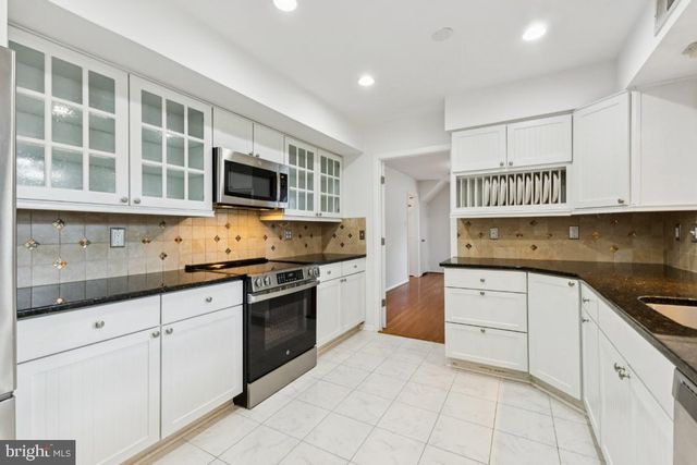 13140 MADONNA LN, Fairfax, VA 22033