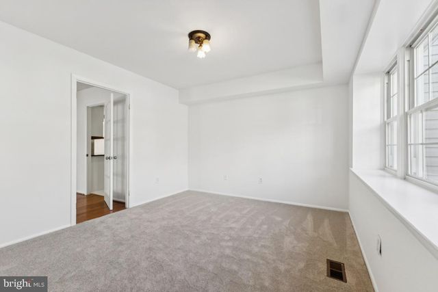 13140 MADONNA LN, Fairfax, VA 22033