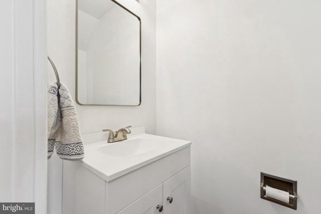 13140 MADONNA LN, Fairfax, VA 22033