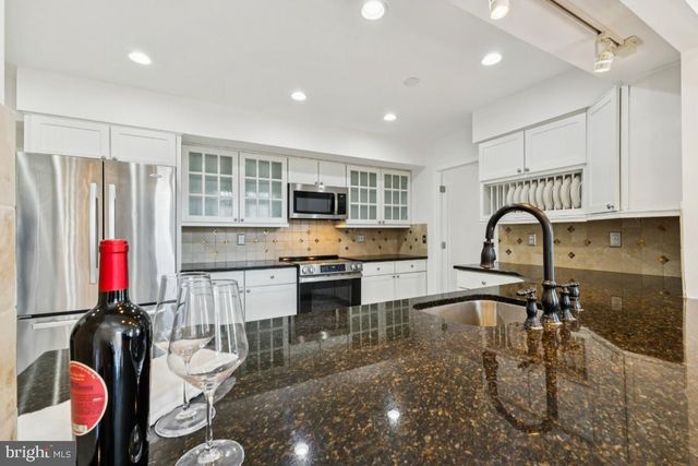 13140 MADONNA LN, Fairfax, VA 22033