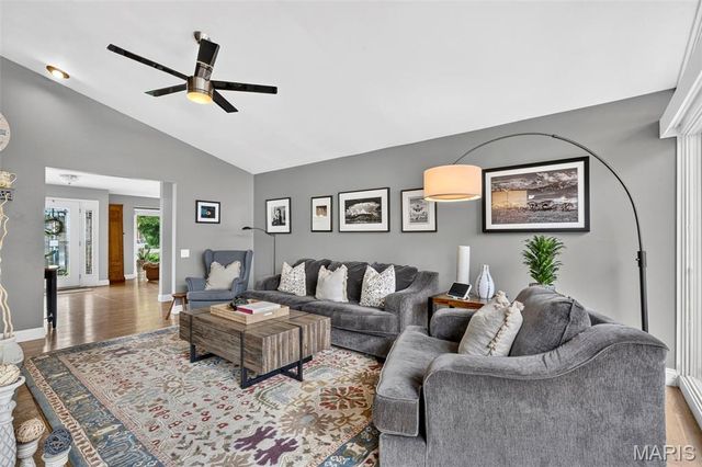 13203 Dartagnan Court, St Louis, MO 63141