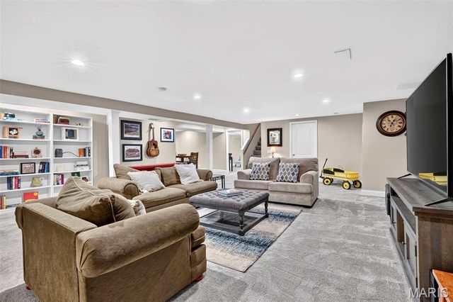 13203 Dartagnan Court, St Louis, MO 63141