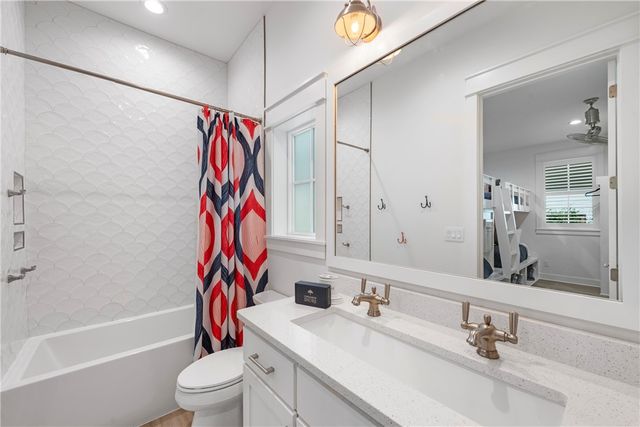 204 Round Road, Port Aransas, TX 78373