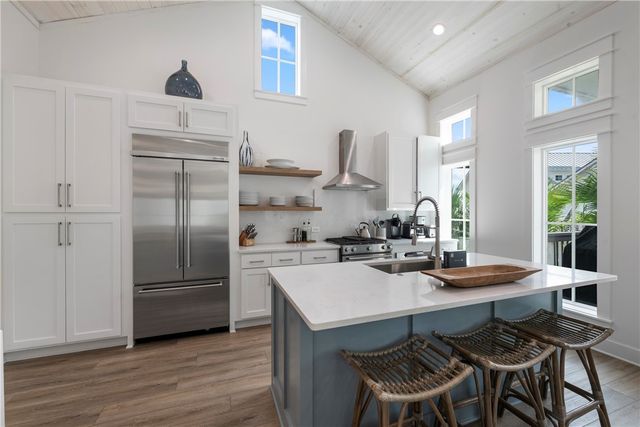 204 Round Road, Port Aransas, TX 78373