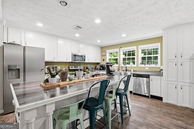 482 White Road, Alto, GA 30510