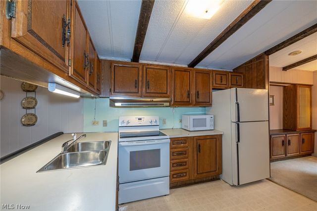 15 Kimberly Lane, Olmsted Twp, OH 44138