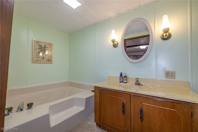 15 Kimberly Lane, Olmsted Twp, OH 44138