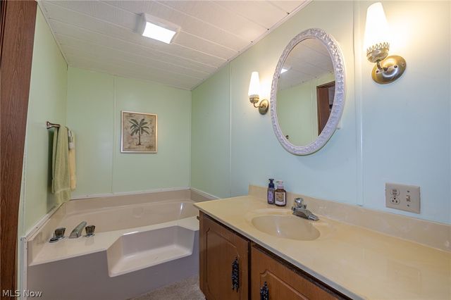 15 Kimberly Lane, Olmsted Twp, OH 44138