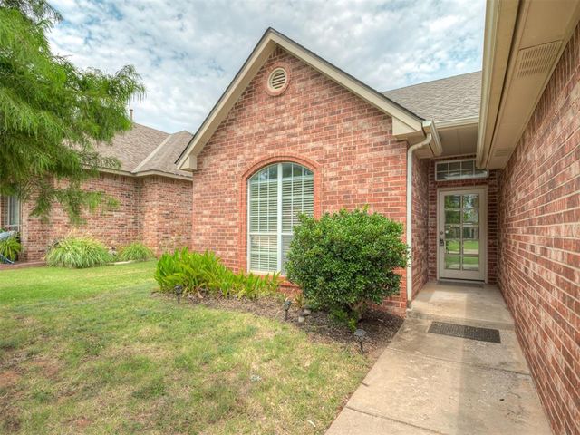 325 Crossland Court, Edmond, OK 73003