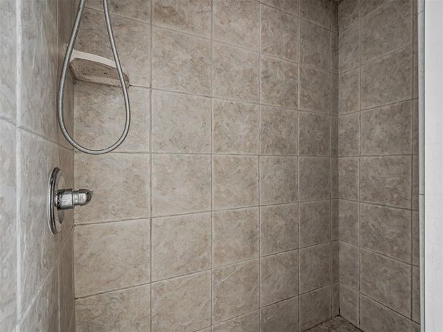 325 Crossland Court, Edmond, OK 73003