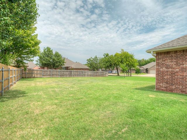 325 Crossland Court, Edmond, OK 73003