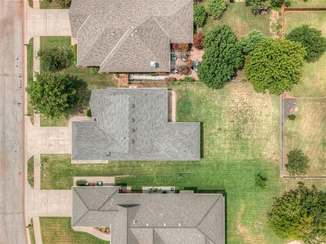 325 Crossland Court, Edmond, OK 73003