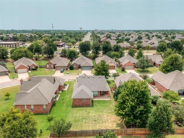 325 Crossland Court, Edmond, OK 73003