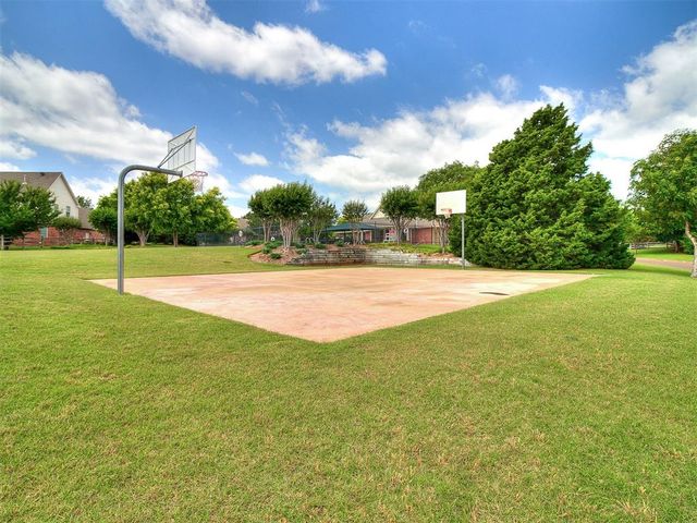 325 Crossland Court, Edmond, OK 73003