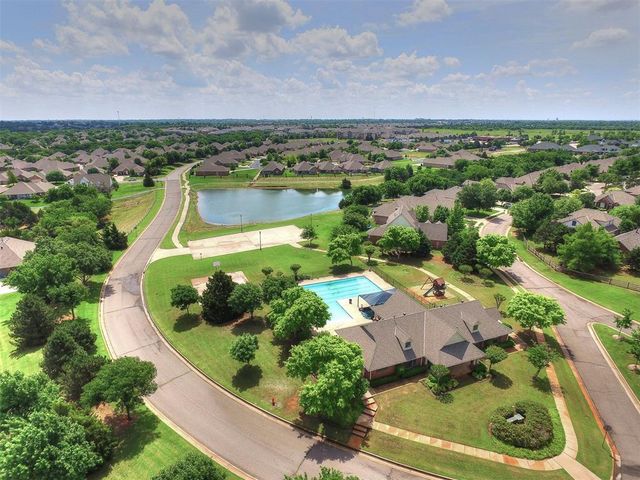 325 Crossland Court, Edmond, OK 73003