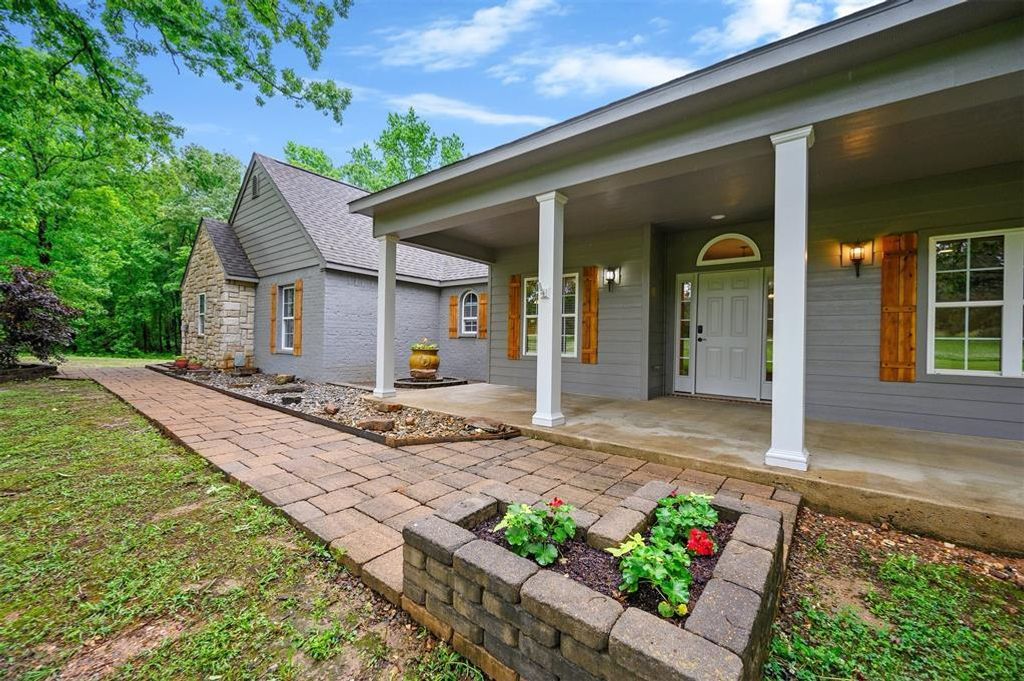 Image 1 of property listing at 482 Raintree Road, Broken Bow, OK 74728