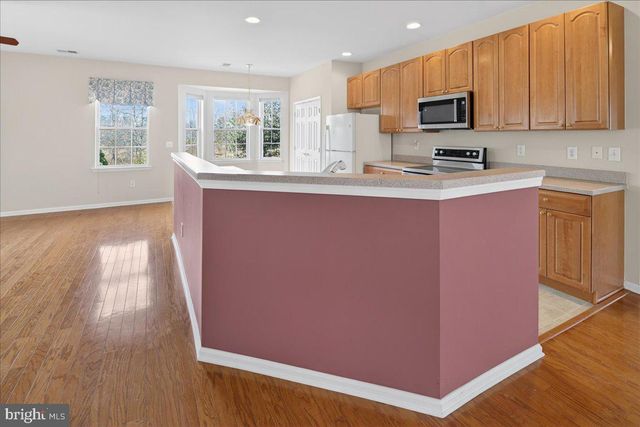 3 BUCKINGHAM DR, Pennington, NJ 08534