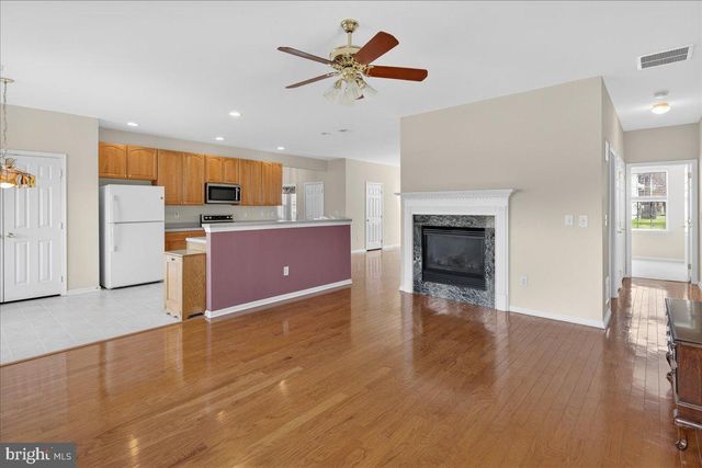 3 BUCKINGHAM DR, Pennington, NJ 08534