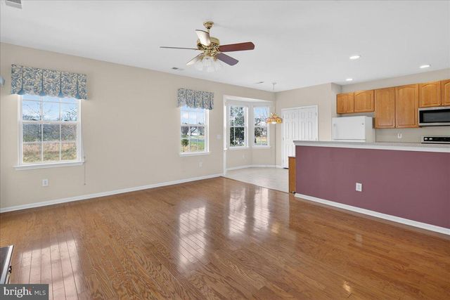 3 BUCKINGHAM DR, Pennington, NJ 08534