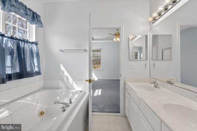 3 BUCKINGHAM DR, Pennington, NJ 08534