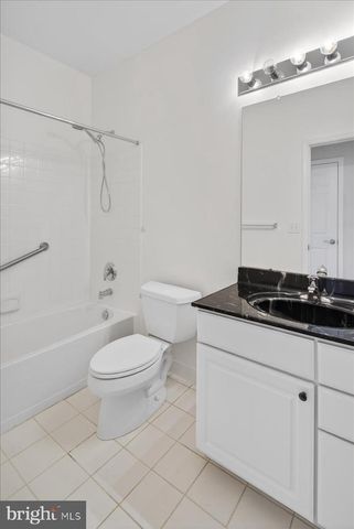 3 BUCKINGHAM DR, Pennington, NJ 08534