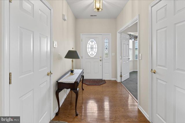 3 BUCKINGHAM DR, Pennington, NJ 08534