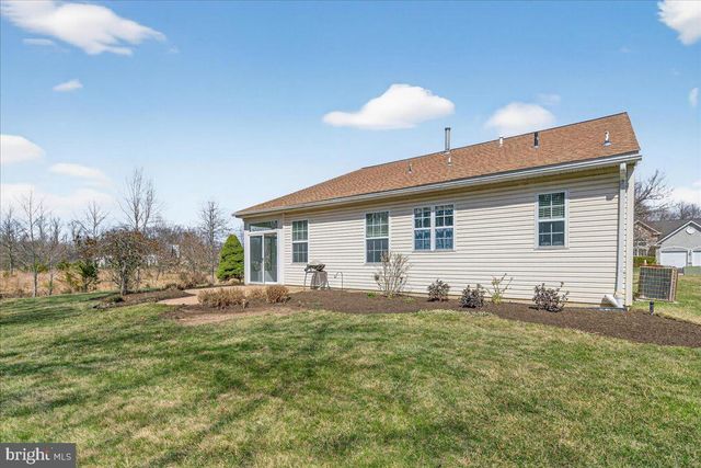 3 BUCKINGHAM DR, Pennington, NJ 08534