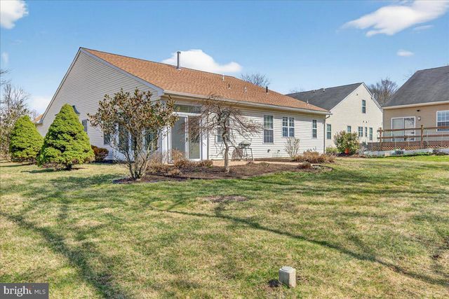 3 BUCKINGHAM DR, Pennington, NJ 08534