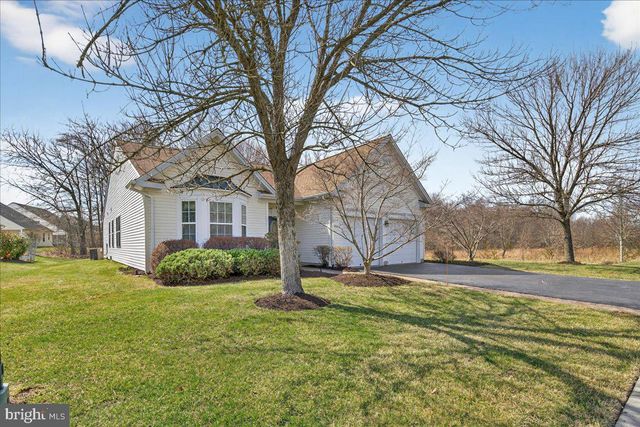 3 BUCKINGHAM DR, Pennington, NJ 08534