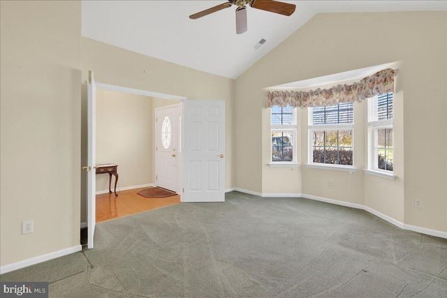 3 BUCKINGHAM DR, Pennington, NJ 08534