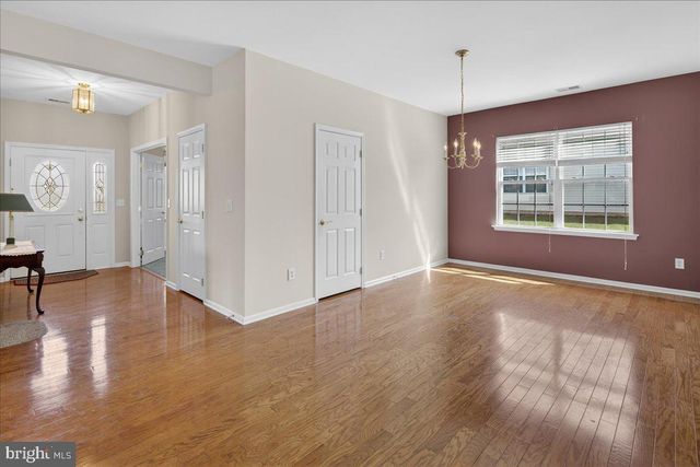 3 BUCKINGHAM DR, Pennington, NJ 08534