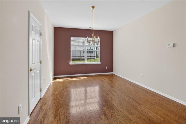 3 BUCKINGHAM DR, Pennington, NJ 08534