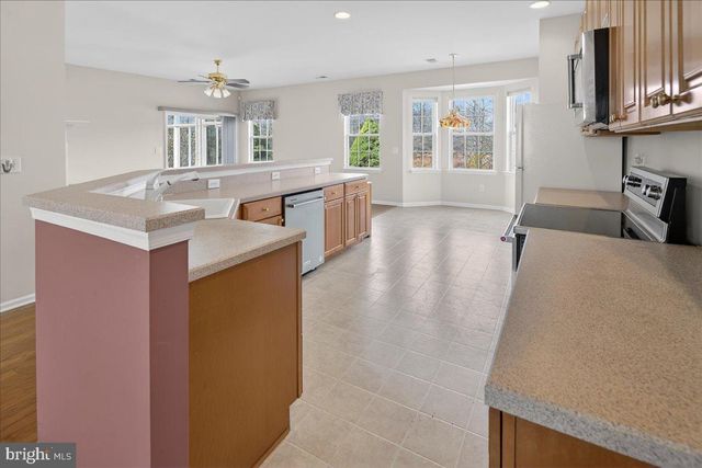 3 BUCKINGHAM DR, Pennington, NJ 08534