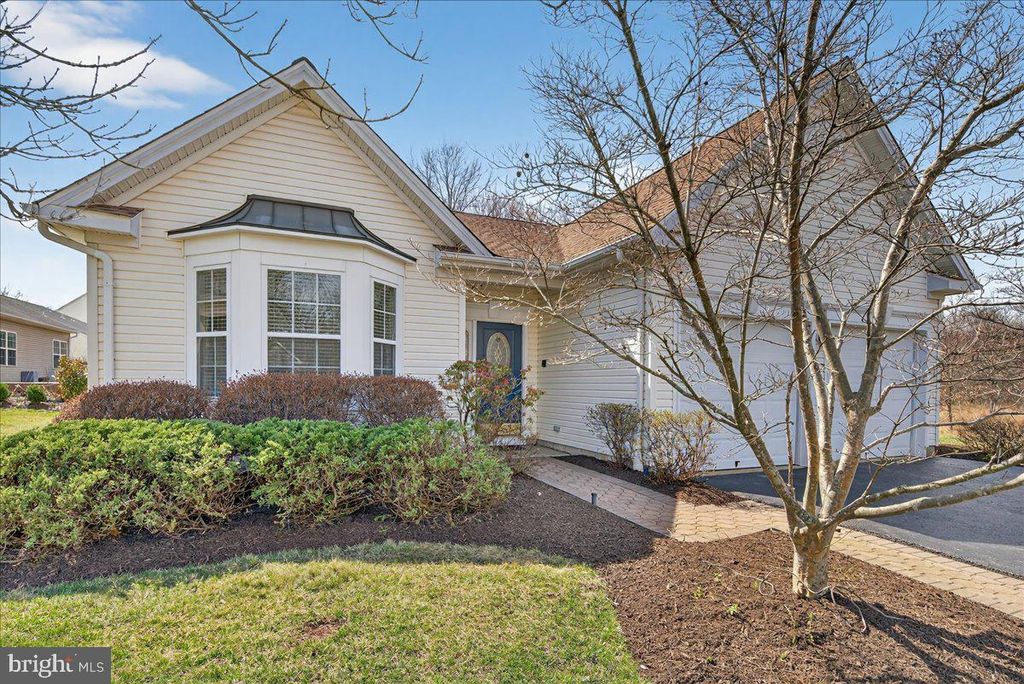 3 BUCKINGHAM DR, Pennington, NJ 08534