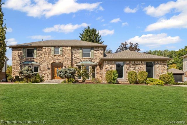 2456 Red Maple Drive, Troy, MI 48098