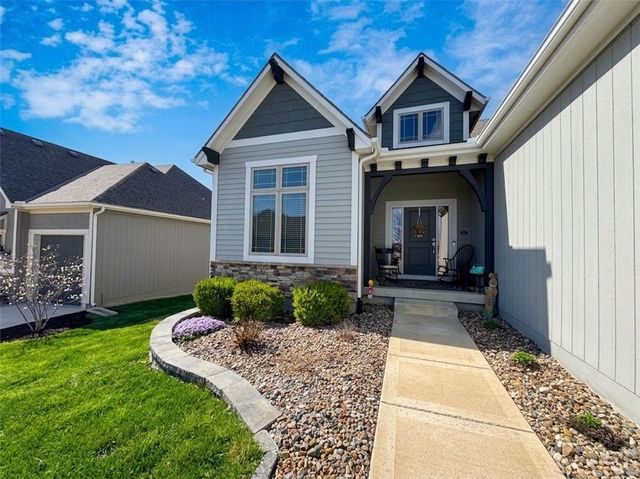 1100 SW Heather Drive, Lee's Summit, MO 64081