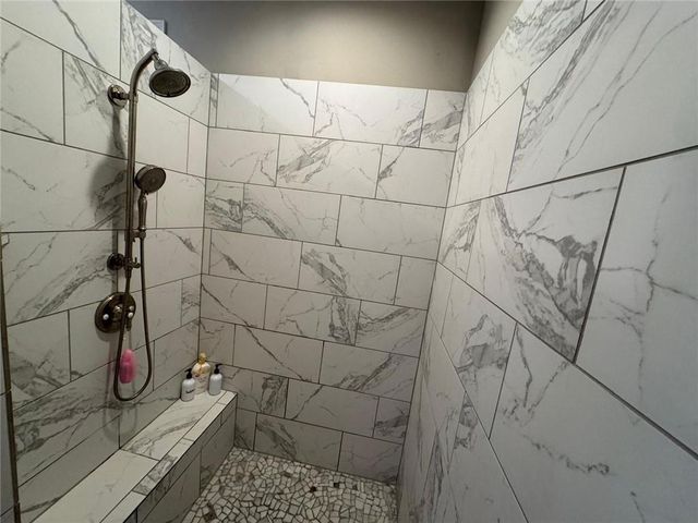 1100 SW Heather Drive, Lee's Summit, MO 64081