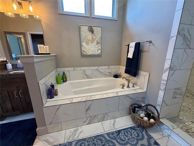 1100 SW Heather Drive, Lee's Summit, MO 64081