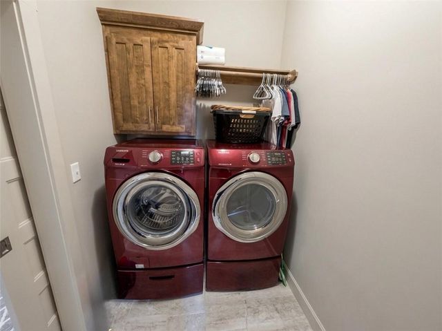 1100 SW Heather Drive, Lee's Summit, MO 64081