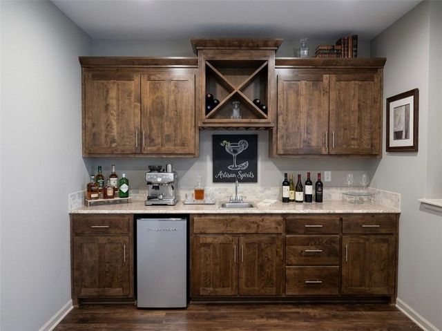 1100 SW Heather Drive, Lee's Summit, MO 64081