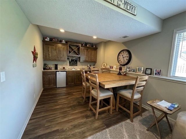 1100 SW Heather Drive, Lee's Summit, MO 64081
